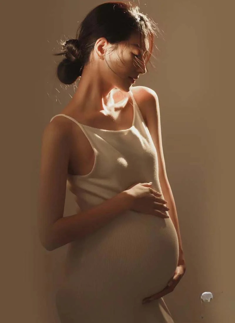 Concept chụp ảnh bầu tại nhà