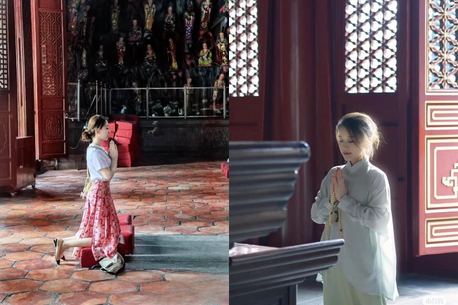 Quỳ gối đảnh lễ Tam Bảo