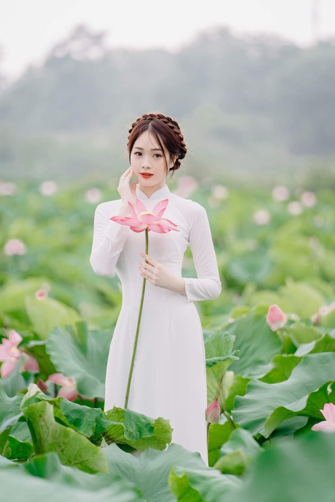 chụp ảnh với sen mặc gì đẹp nhất