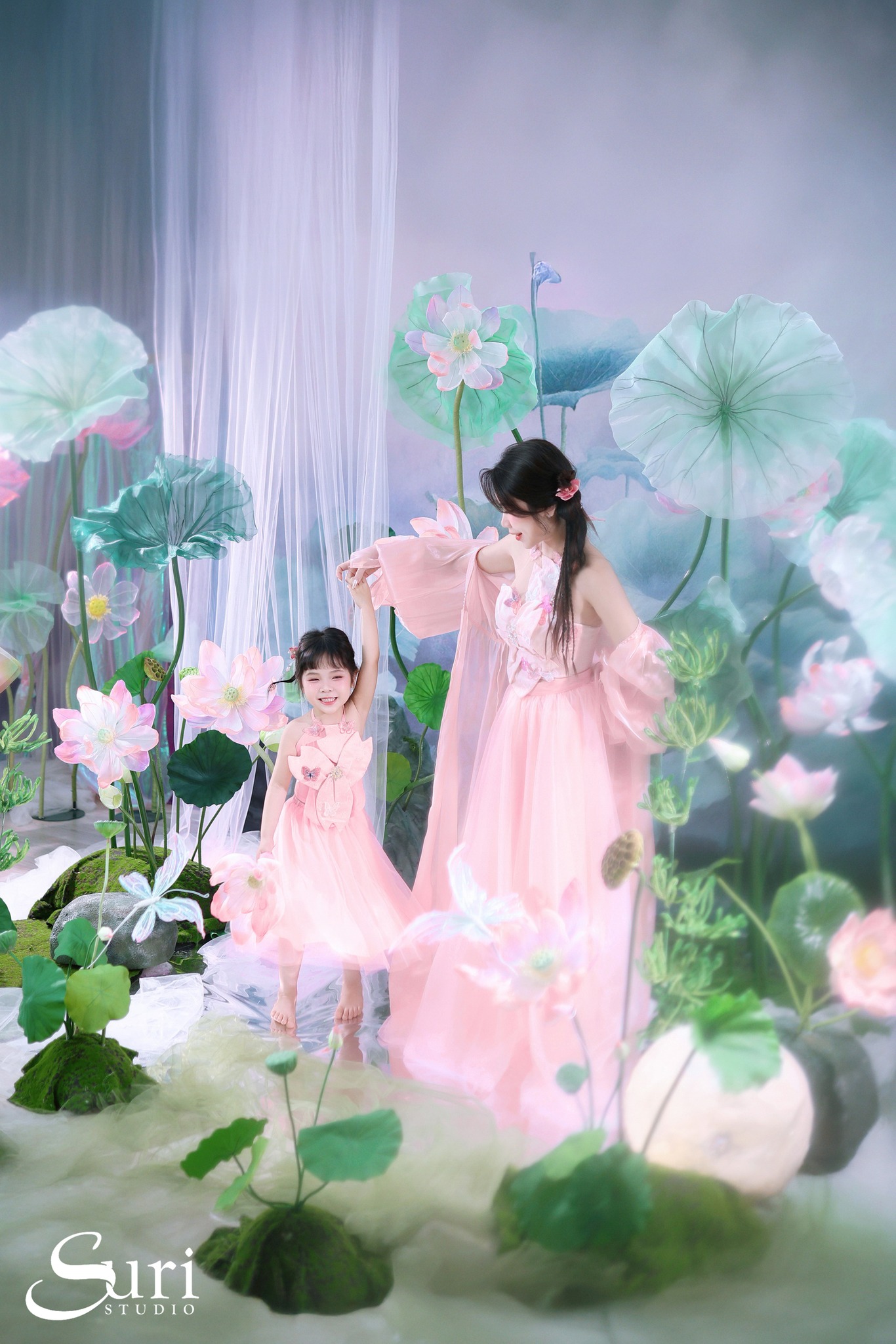 Ý tưởng chụp ảnh sen cho mẹ bé