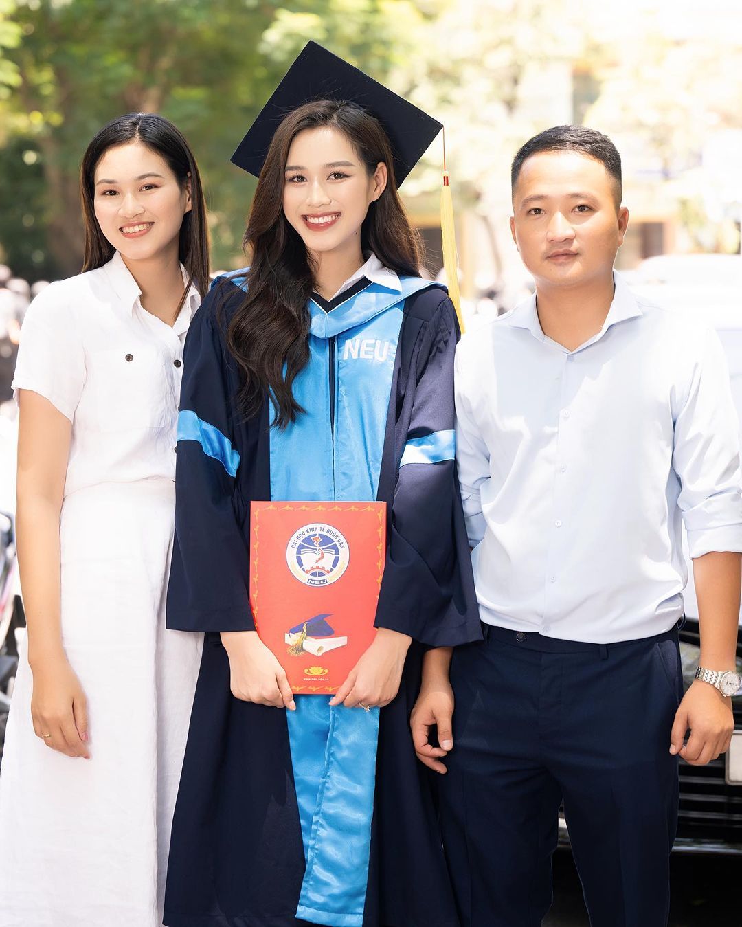 Ba mẹ và con gái cùng lưu giữ tuổi trẻ