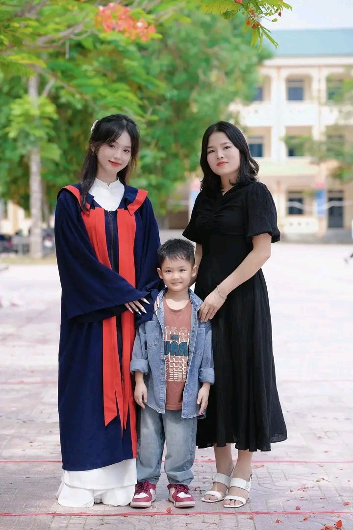 Kỷ niệm gia đình trong bộ ảnh kỷ yếu