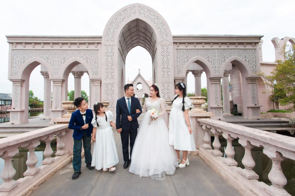 Chụp hình với 5 người có sao không? Giải đáp, mẹo để có bức ảnh đẹp