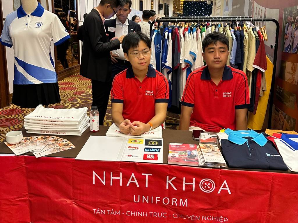 Nhất Khoa Uniform nhận thiết kế áo nhóm hài bựa miễn phí