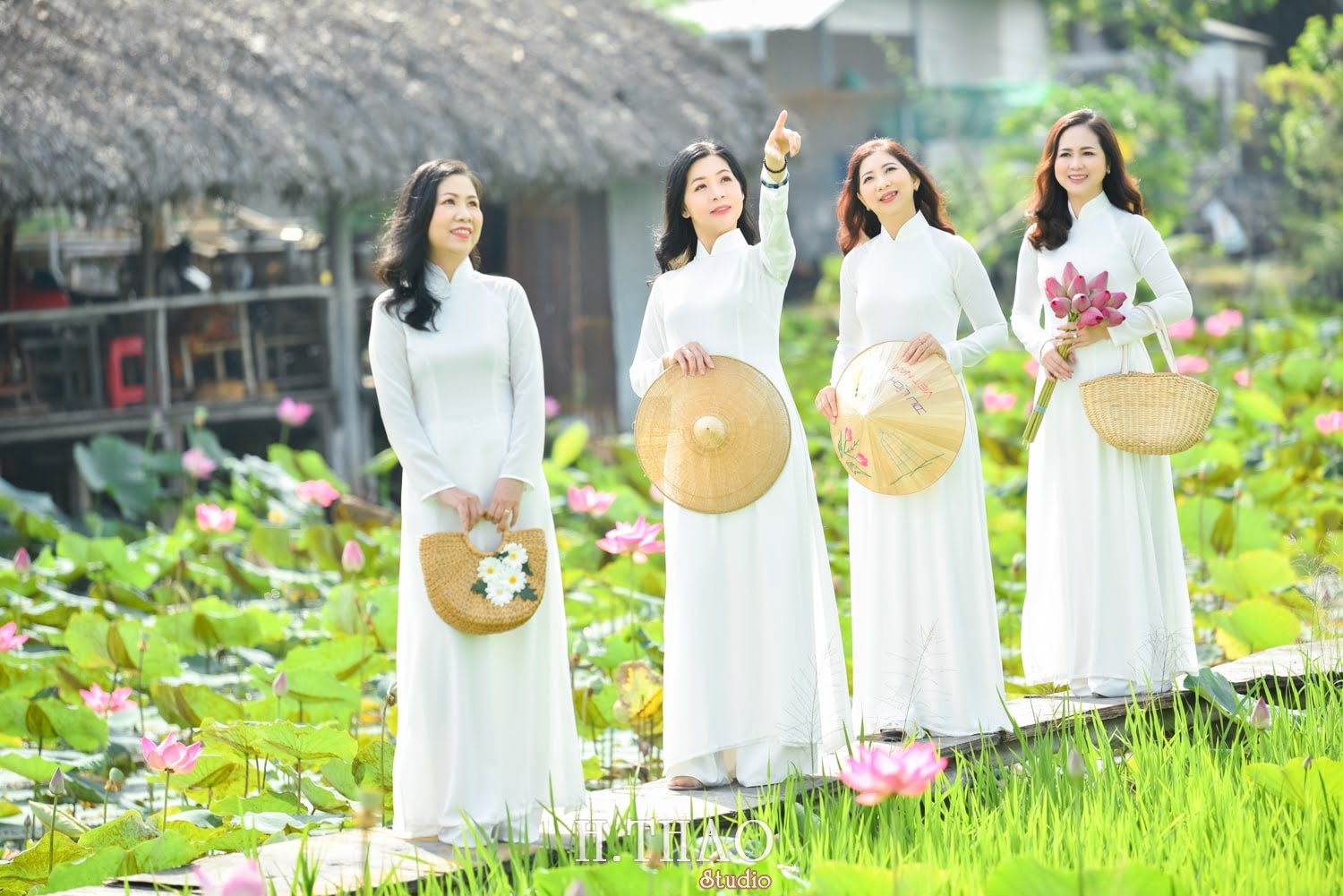 Anh Hoa sen 17 min - Studio chuyên chụp ảnh với hoa sen đẹp, giá rẻ Tp.HCM - HThao Studio