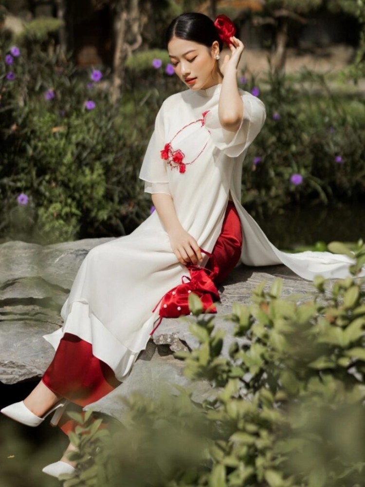 Cách ngồi tạo dáng chụp ảnh áo dài Tết