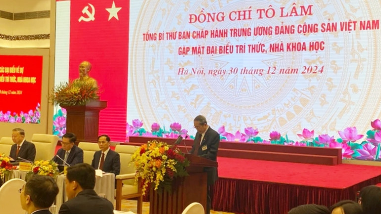 Đại biểu chụp ảnh lưu niệm với Tổng Bí thư và các đồng chí lãnh đạo Đảng, Nhà nước.