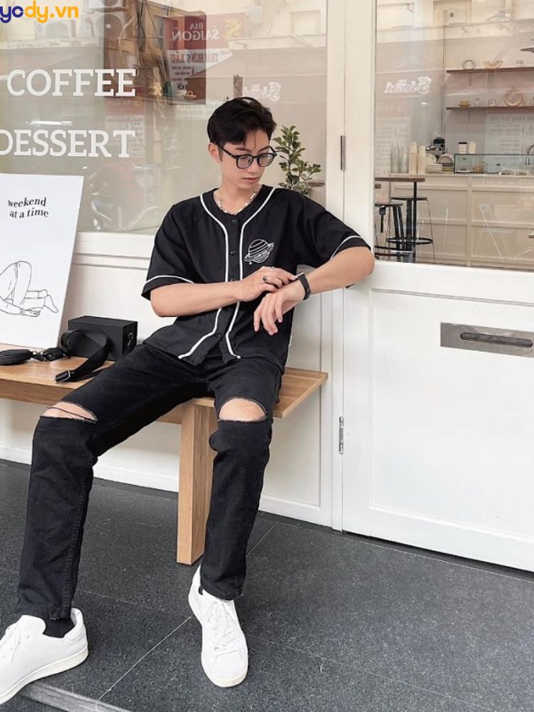 Cách tạo dáng chụp ảnh ngồi ghế ở quán cafe