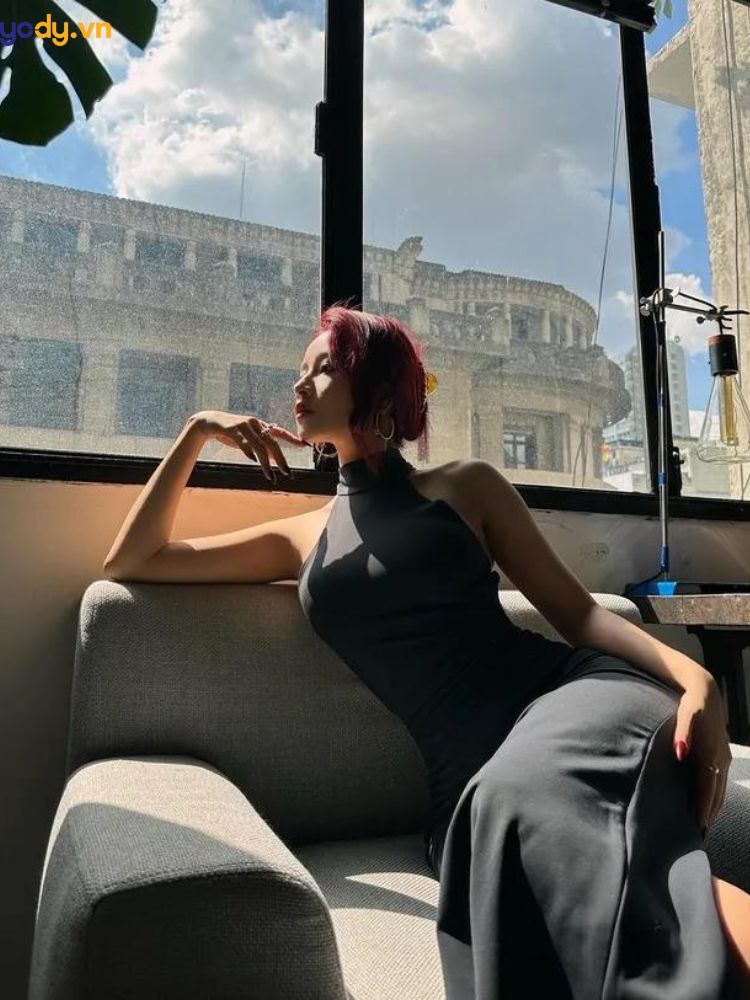 Ngồi ngang so với chiếc ghế