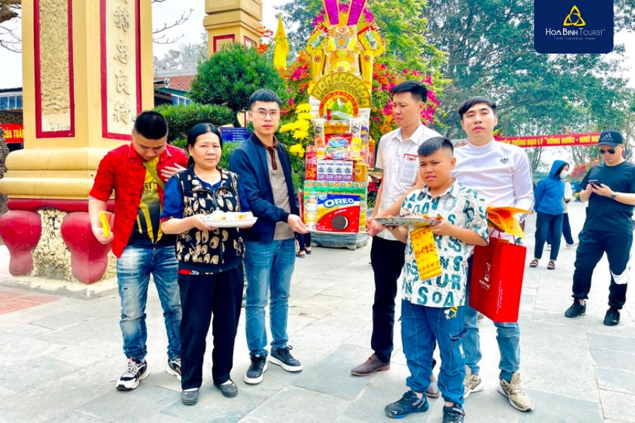 Lễ hội giỗ ông Hoàng Mười được tổ chức vào 9 và 10/10 Âm lịch