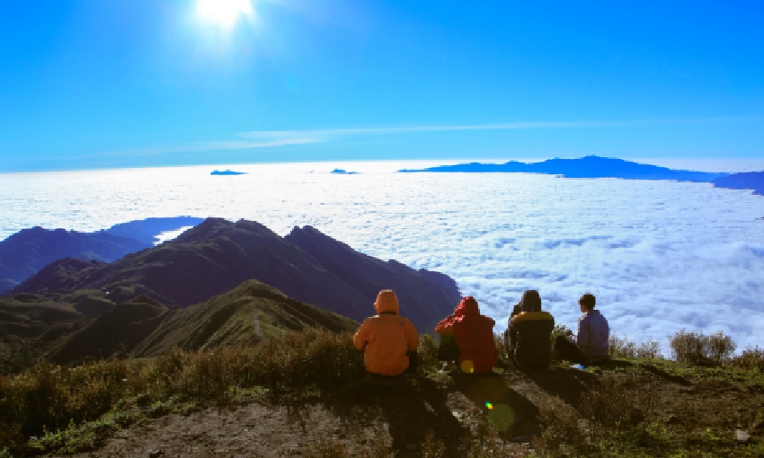 Biển mây trên đỉnh Chư Yang Sin