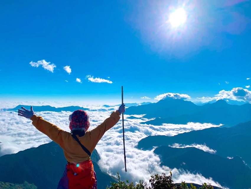 Thác nước tại Pờ Ma Lung được chụp từ trên cao