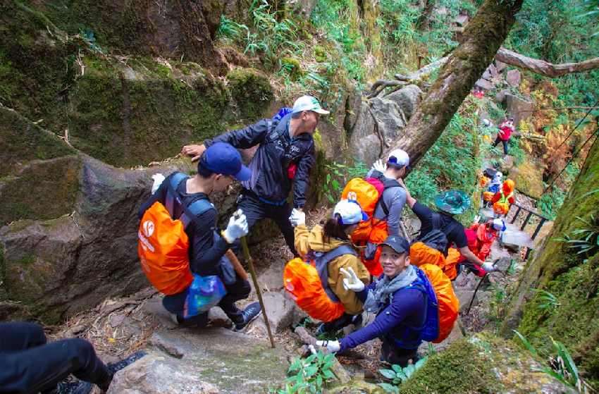 Ngắm nhìn biển mây với chuyến tàu Mường Hoa
