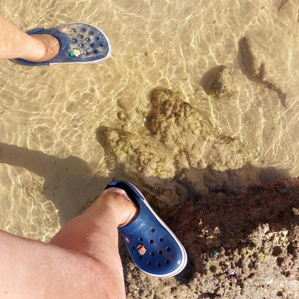 11 Mẫu giày dép đi biển cho Nam/Nữ đẹp nhất mùa hè 2024