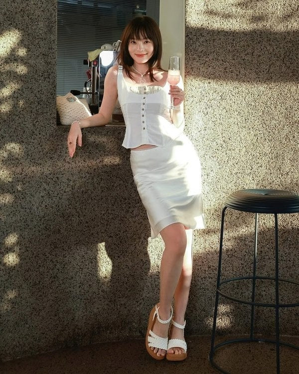 11 Mẫu giày dép đi biển cho Nam/Nữ đẹp nhất mùa hè 2024