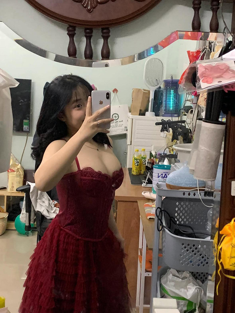 Tải miễn phí ảnh gái livestream khoe vú