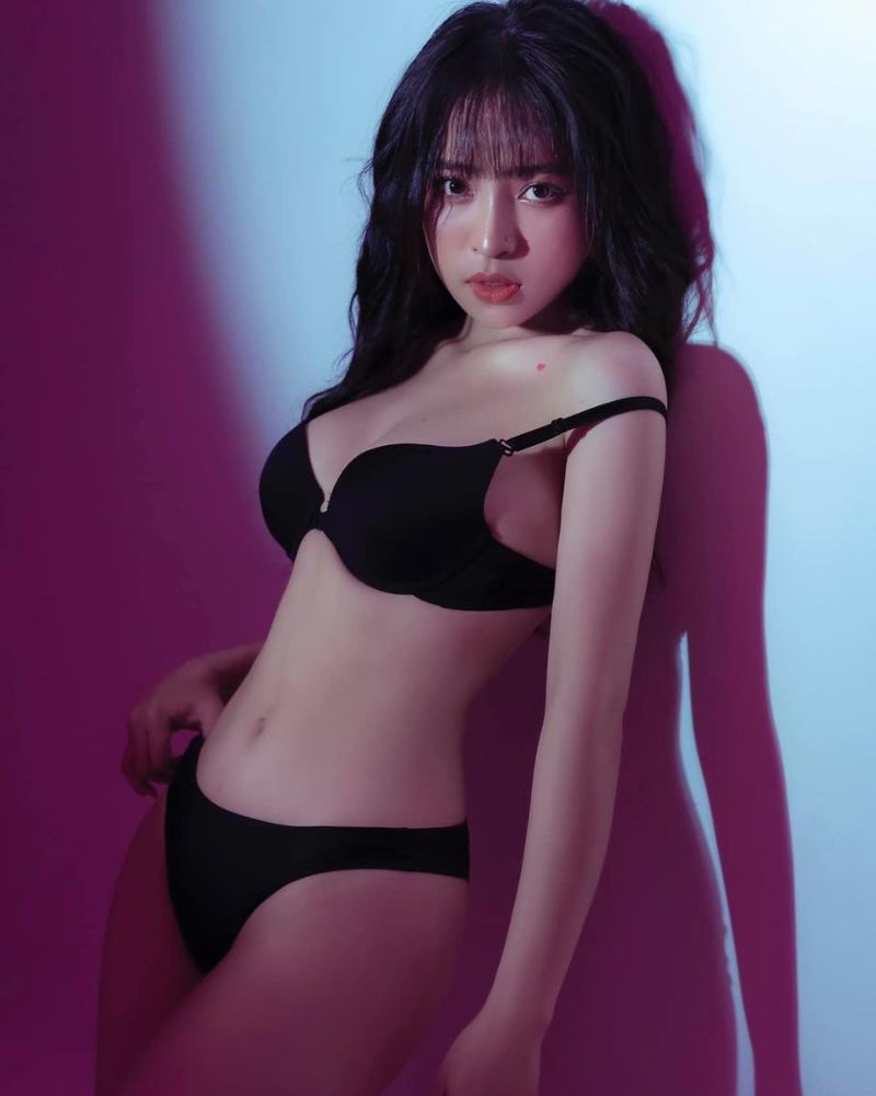 Gái xinh mặc bikini lộ hàng quyến rũ