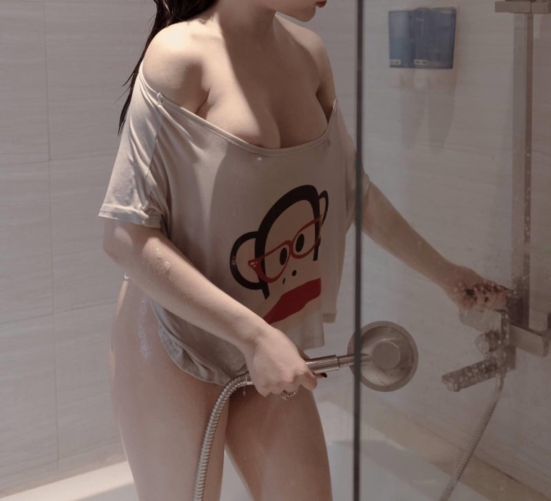 Gái xinh lộ hàng