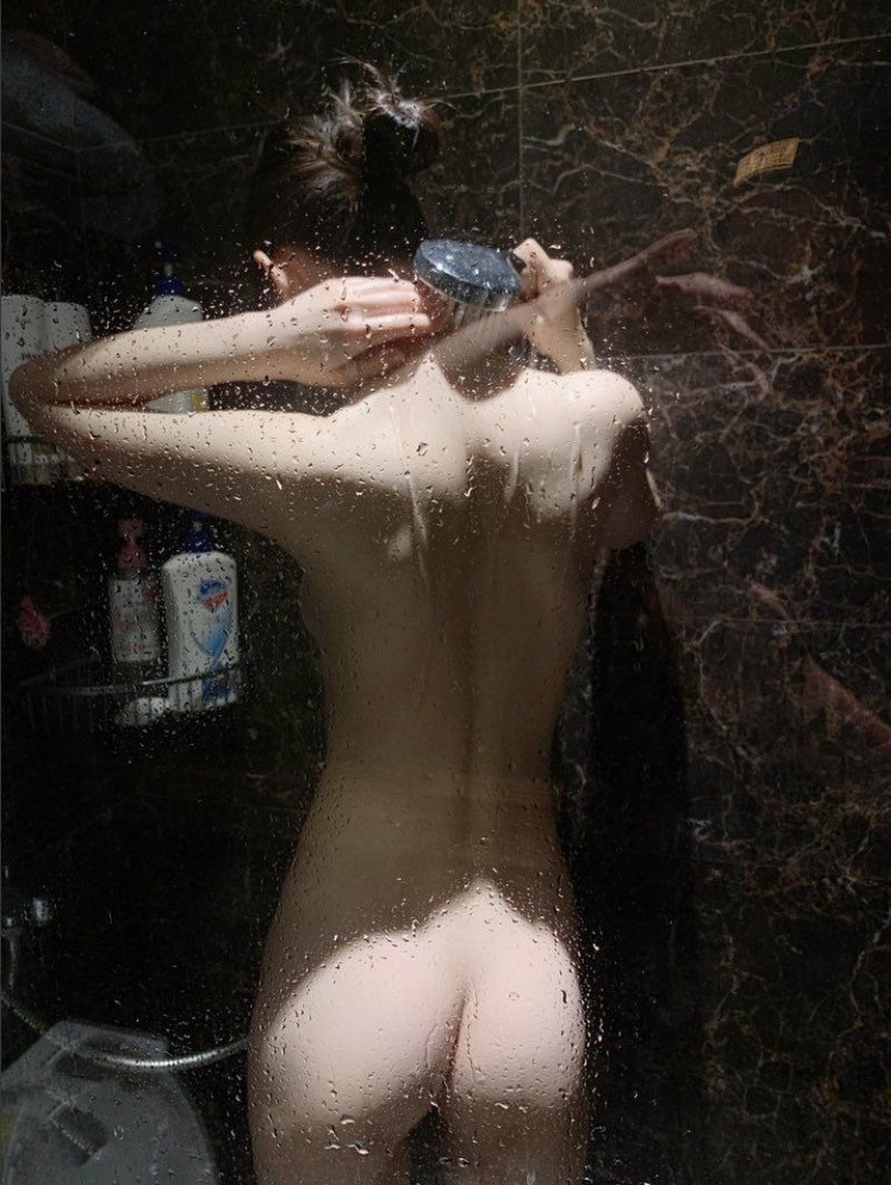 Gái xinh lộ hàng