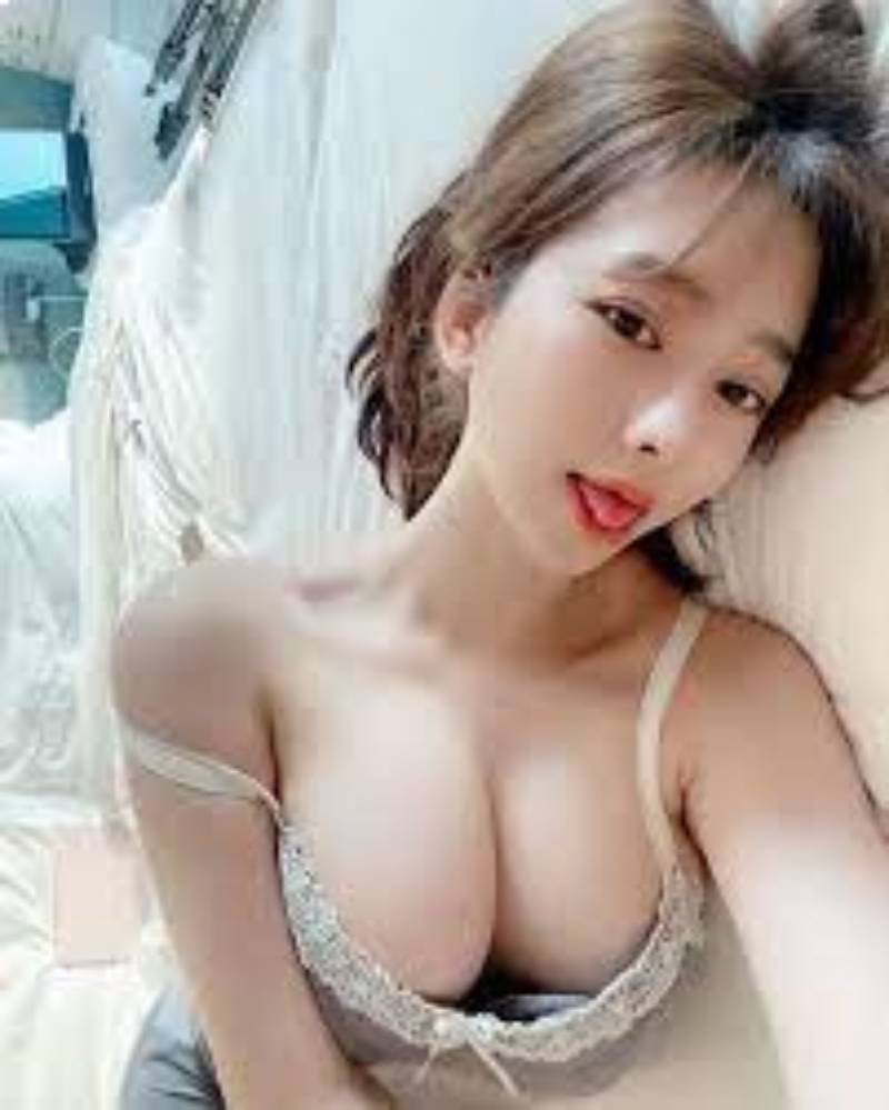 Gái xinh khoe hàng