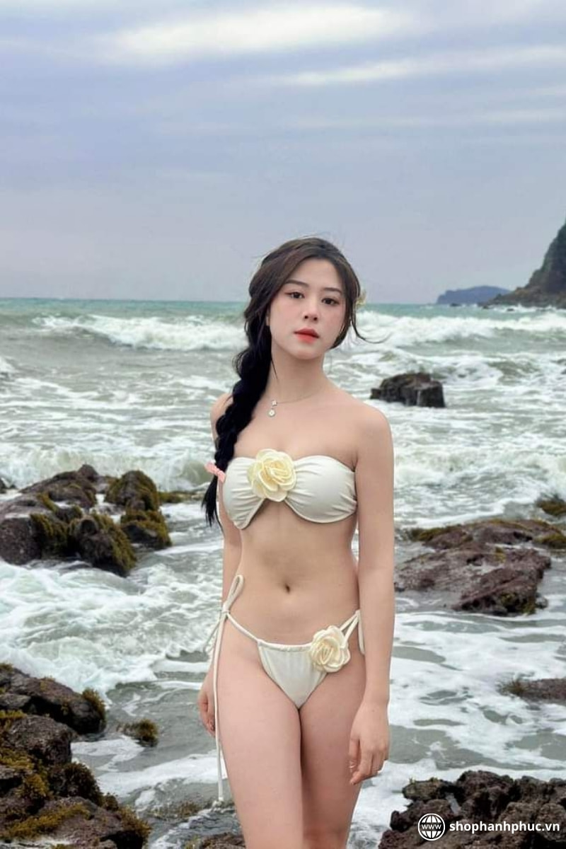 Hình ảnh mặc bikini gợi cảm