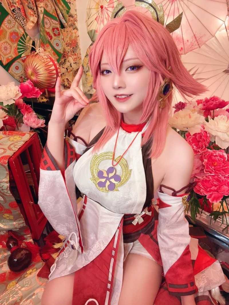 Cosplay Yae Miko duyên dáng
