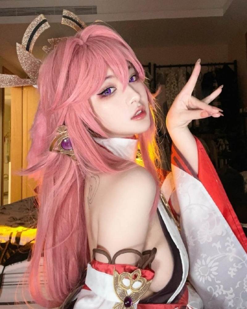 Cosplay Yae Miko cuốn hút