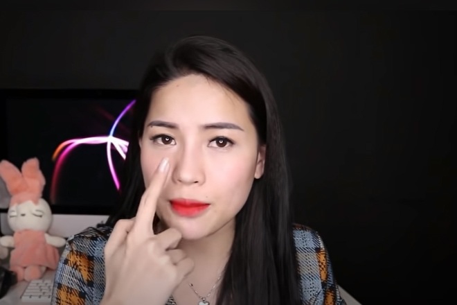 Cụ thể, cô đã thực hiện 2 lần phẫu thuật. Ở lần đầu, Võ Hà Linh nâng mũi L line và thu gọn 2 cánh môi trên. Sau đó hơn 1 tháng, cô tiếp tục thu gọn cánh mũi và thu nền.