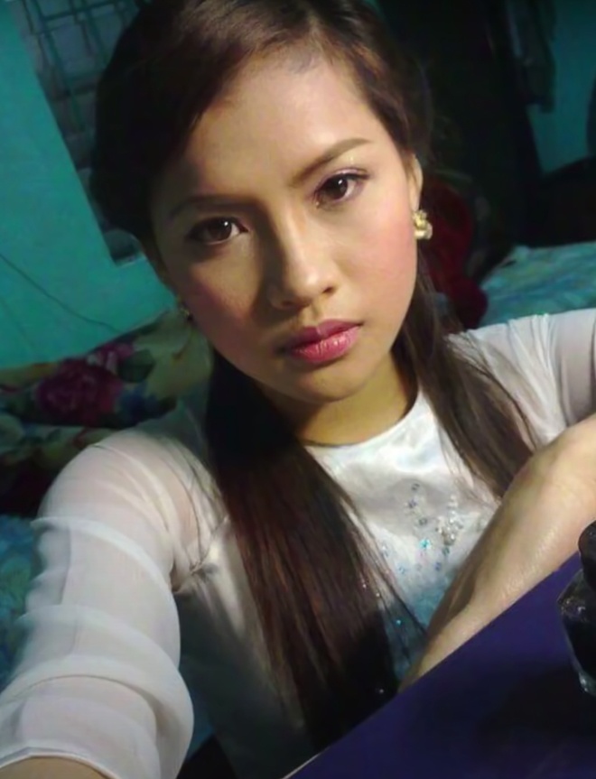 Nữ beauty blogger nhận xét là sở hữu vẻ ngoài đậm chất hai lúa, tuy nhiên gương mặt vẫn rất ưa nhìn, hài hòa, duy chỉ có phần cánh mũi to bè, song sống mũi vẫn cao và việc chỉnh sửa đầu mũi cũng giúp cô nàng thăng hạng hơn về nhan sắc.