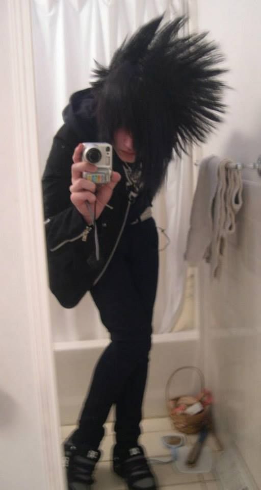 Gương mặt này không dọa ma là hiền lắm rồi