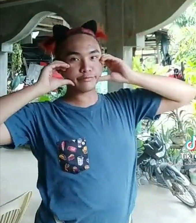 Đẹp trai thời nay không bằng… biết tự troll