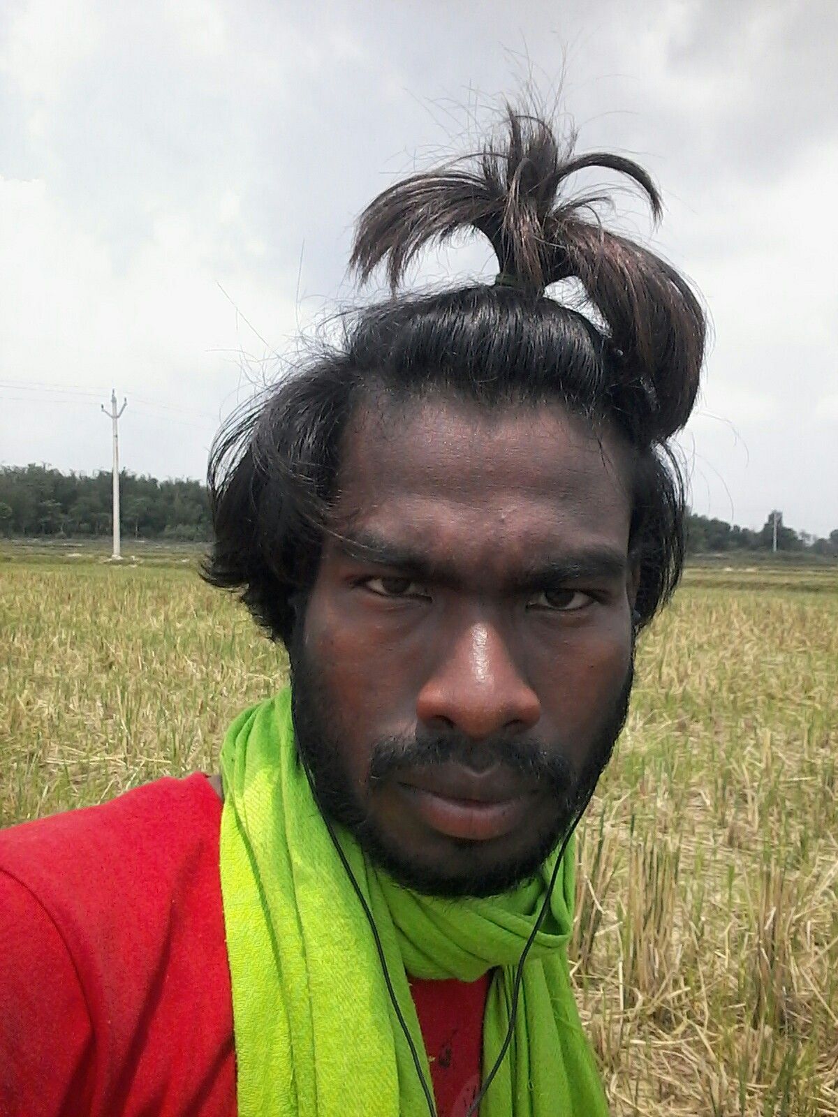 Đang thử phong cách "mặt ai cũng né"