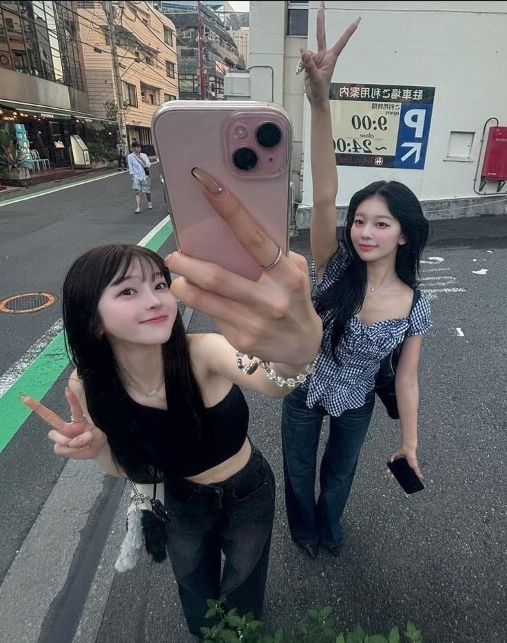 Hai người, một khung hình, vô số chuyện để kể