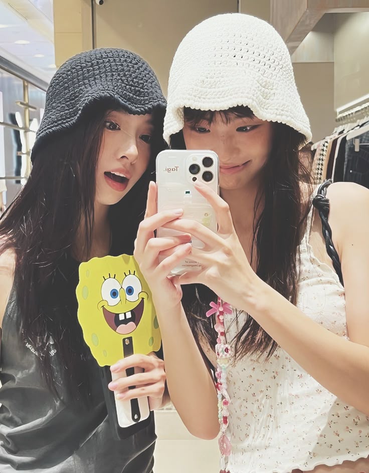 Không cần đạo cụ, chỉ cần cười cùng nhau