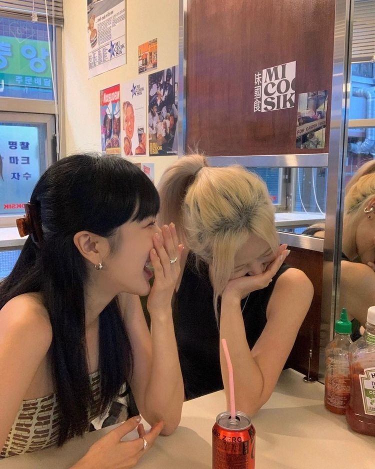 Không phải ảnh đẹp vì chỉnh màu, là vì người đứng cạnh