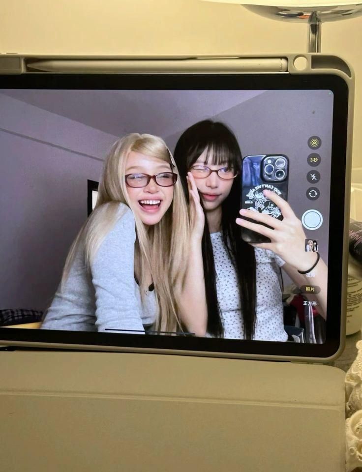 Một cú nháy máy, hai nụ cười thật lòng