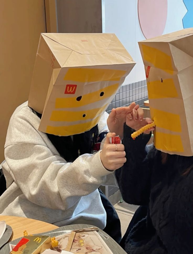 Nụ cười trong ảnh không phải diễn — là thật