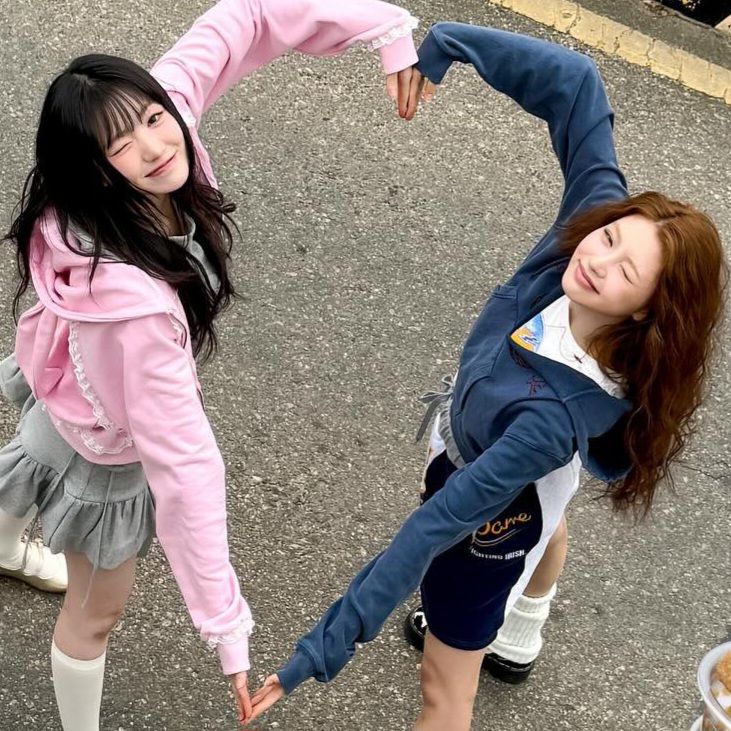 Nụ cười tự nhiên luôn thắng mọi kiểu tạo dáng