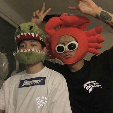 Chụp ảnh đôi bạn thân