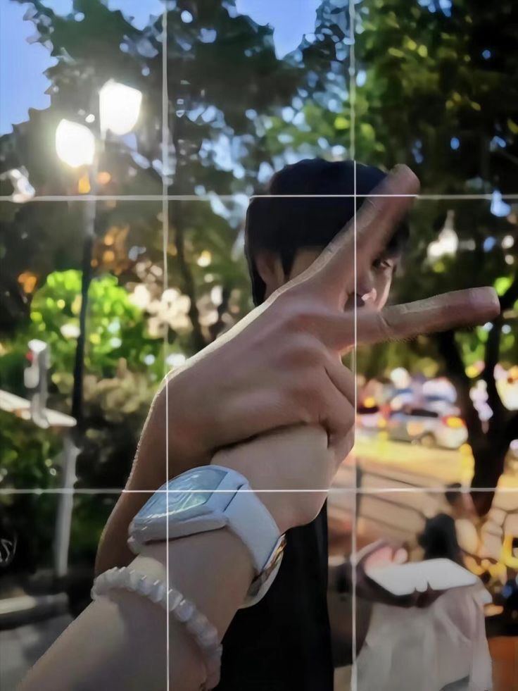 Ảnh chụp bóng cặp đôi thể hiện sự gắn kết đầy tinh tế