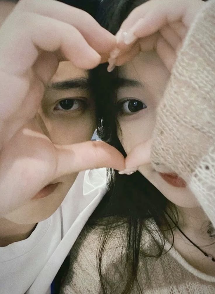 Ảnh che mặt với người yêu vừa kín đáo vừa lãng mạn