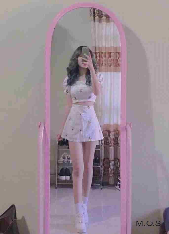 Ảnh cô gái xinh đẹp che mặt đầy bí ẩn