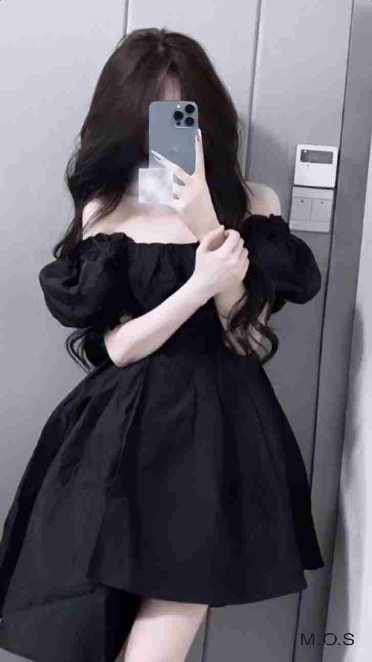 Hình ảnh cô gái xinh đẹp che mặt, mang vẻ đẹp bí ẩn