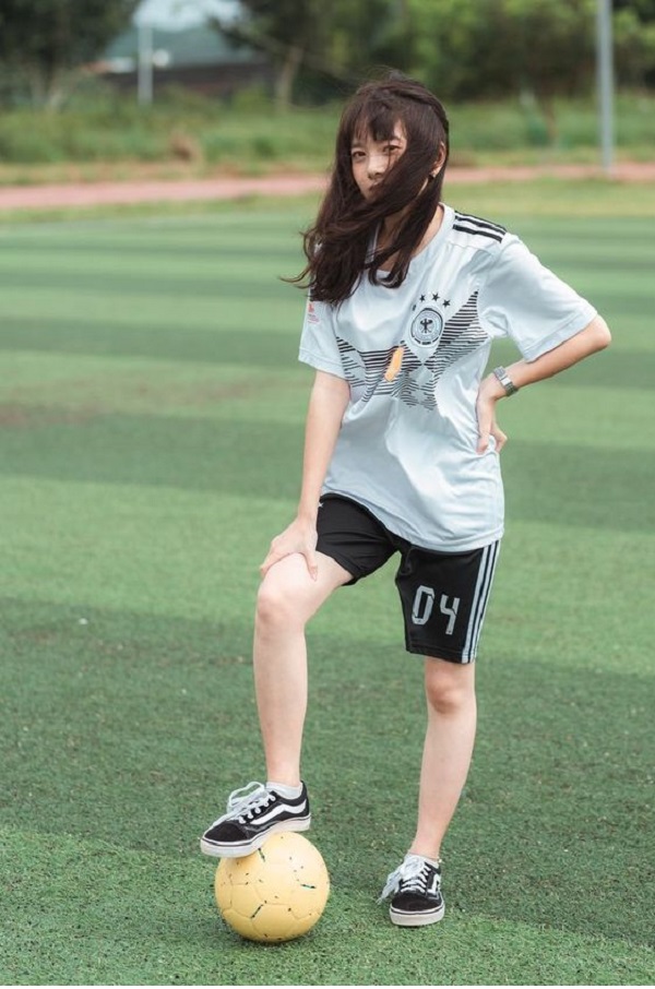 Cách tạo dáng che mặt cực ngầu