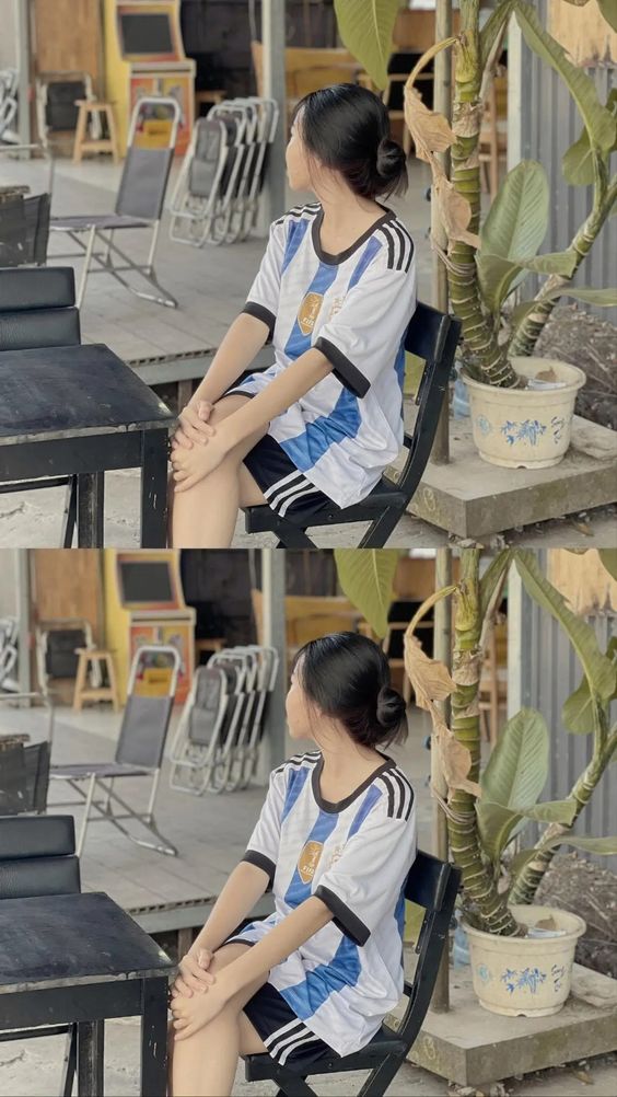 Hình ảnh con gái mặc áo bóng đá che mặt