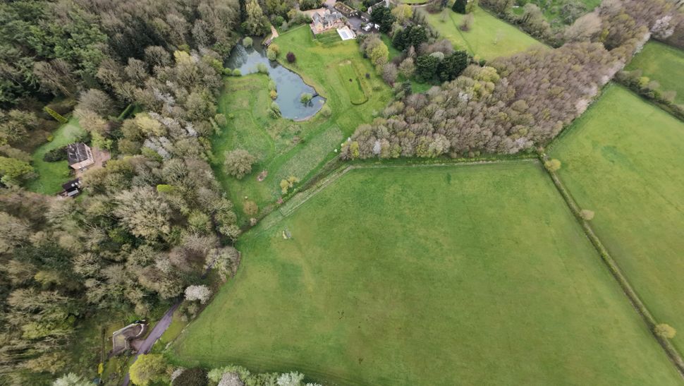 Khả năng điều chỉnh camera từ -95 đến 90 độ