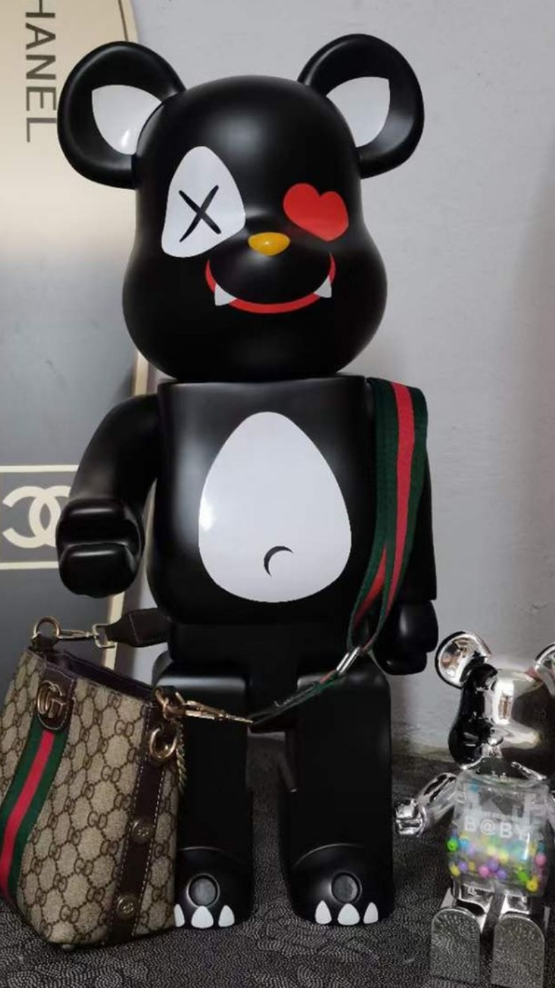 hình nền bearbrick gucci thời trang