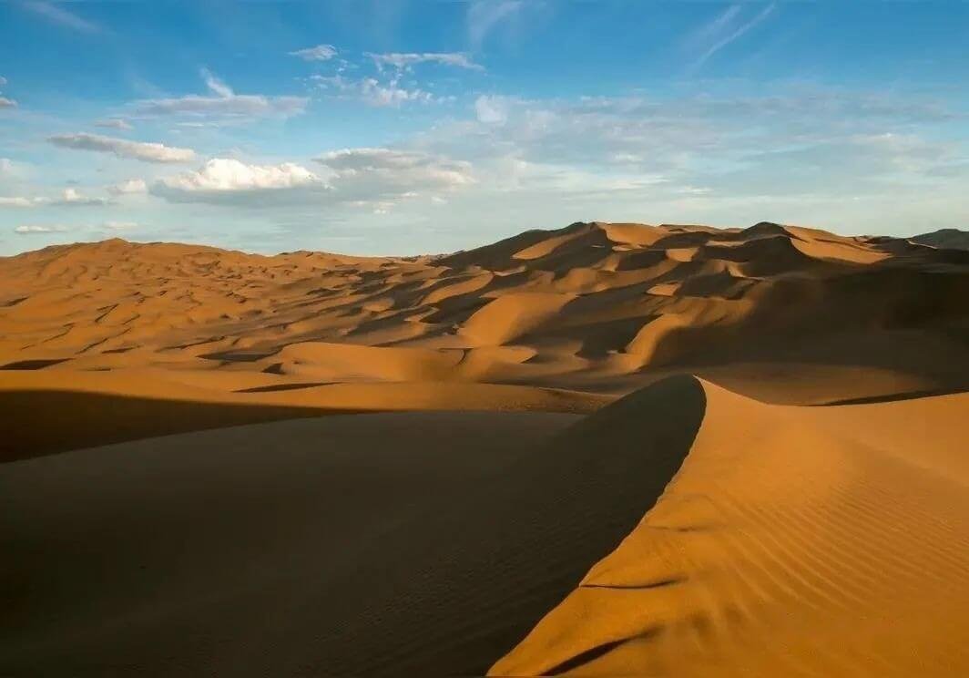 Hoang mạc Sahara nằm ở khu vực nào của Châu Phi?