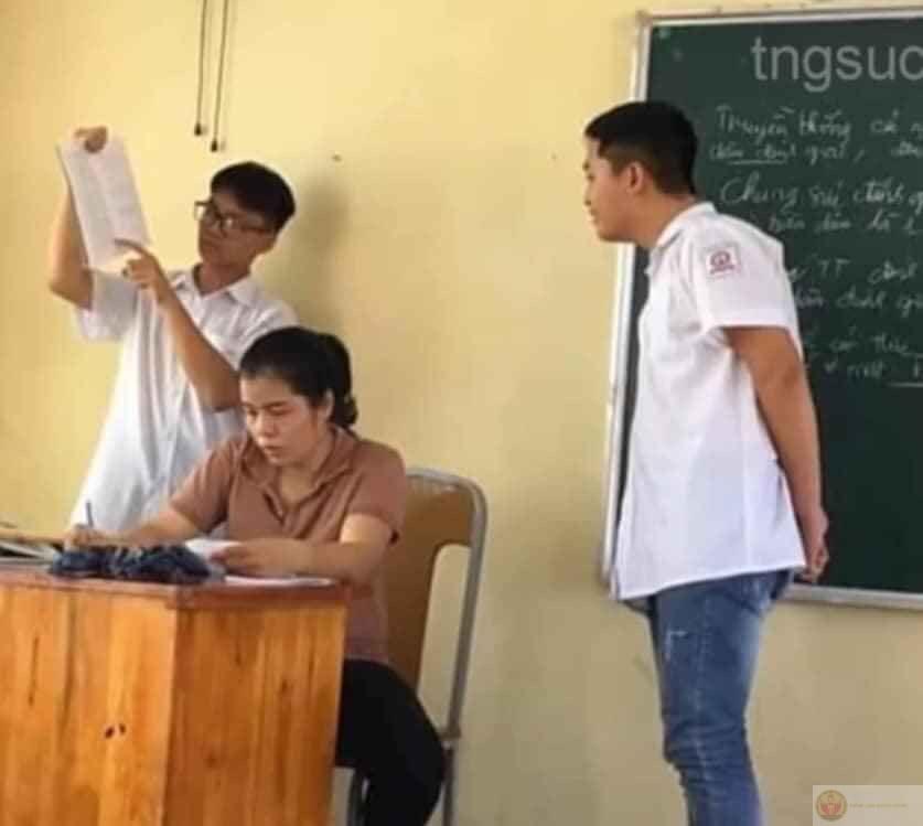 Ảnh chế học sinh vui nhộn giúp cộng đồng nhớ lại những ngày tháng đầy kỷ niệm