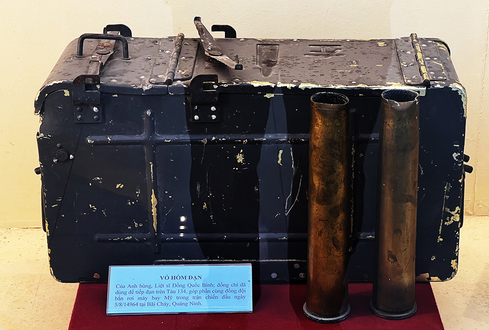 Vỏ hòm đạn in vết máu của liệt sĩ